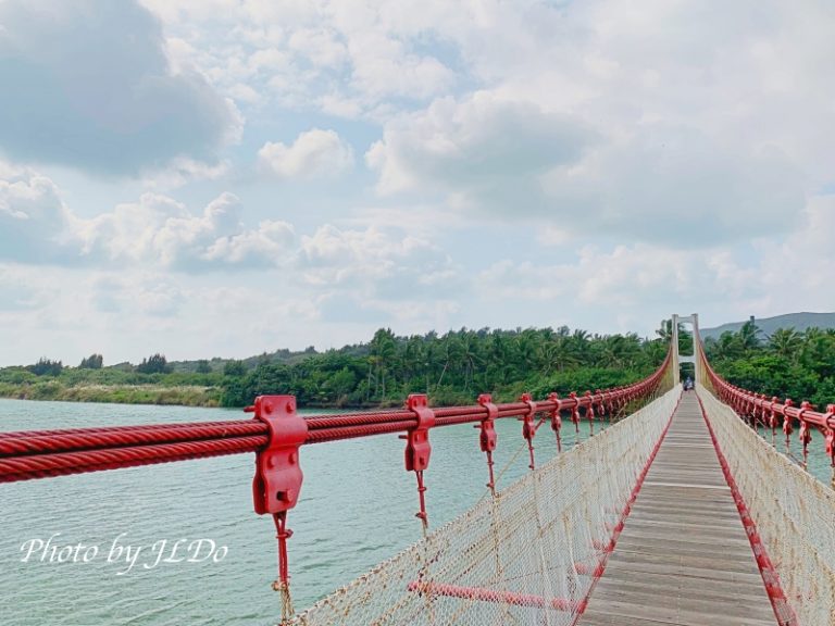 走在出海口上！港口吊橋上看大海～滿州推薦日出景點之ㄧ！